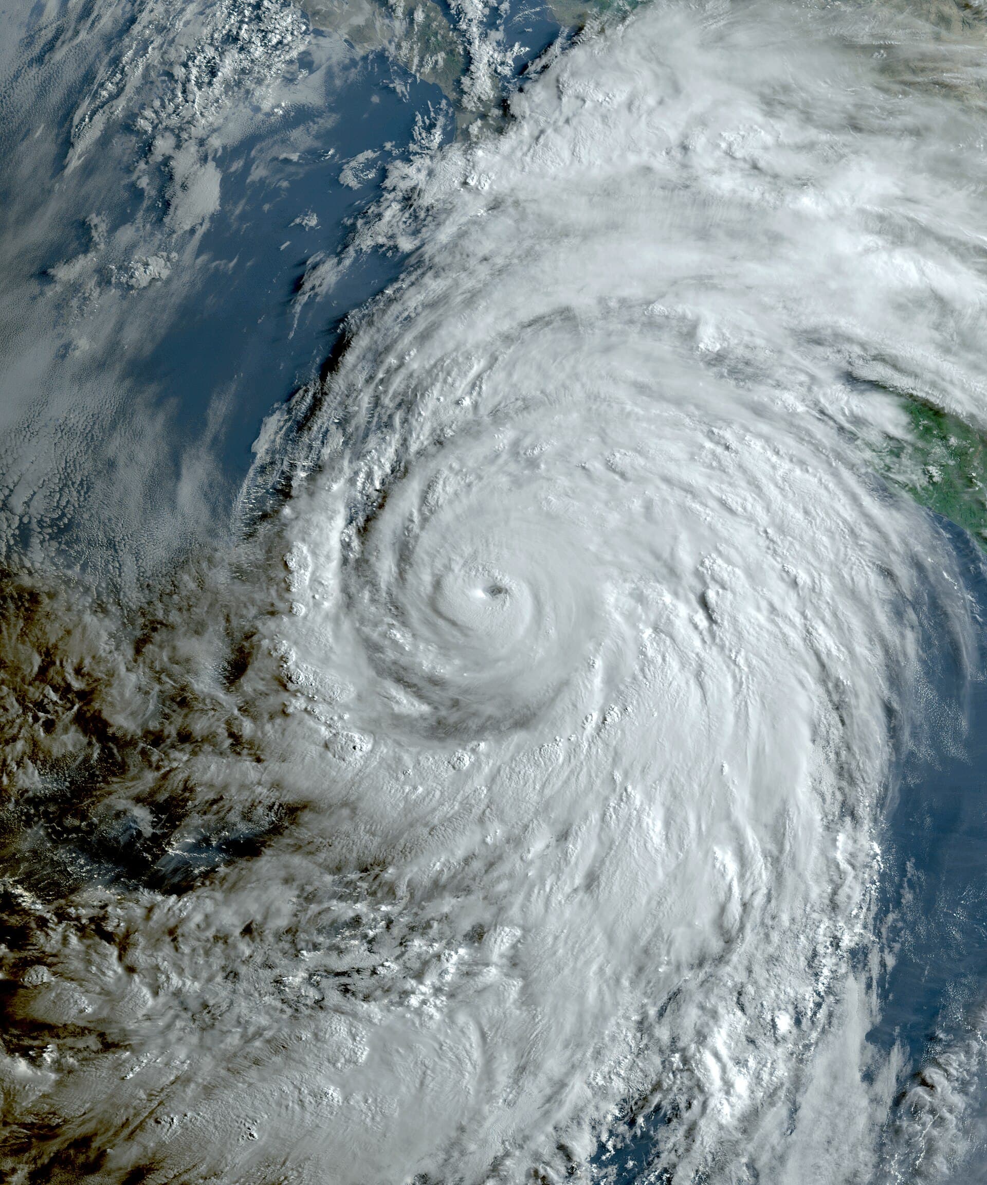 Imagen satelital del huracán Hilary con intensidad de categoría 4 sobre el Pacífico oriental en agosto de 2023.