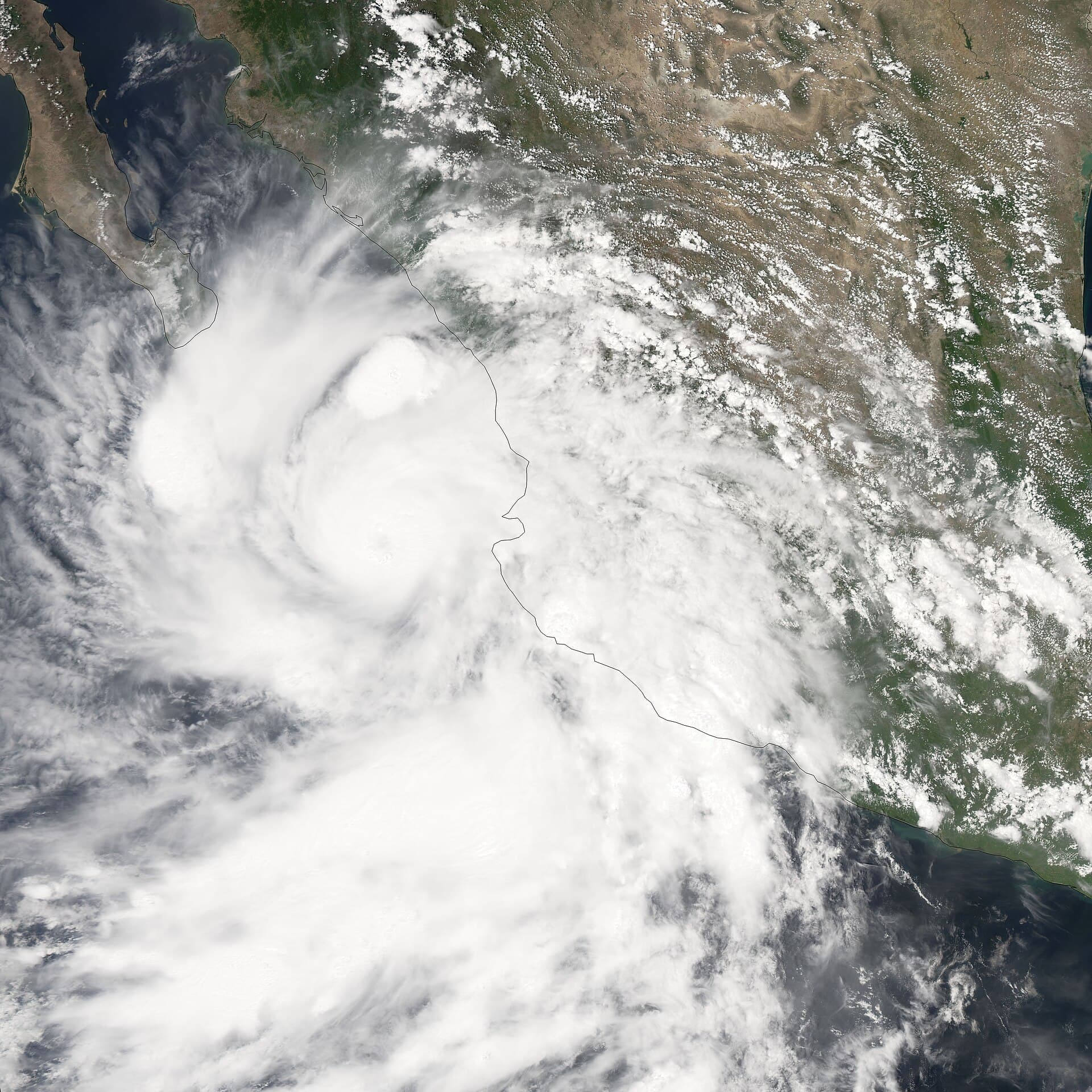 Imagen satelital del huracán John cerca del occidente de México antes de llegar a Baja California Sur en 2006.