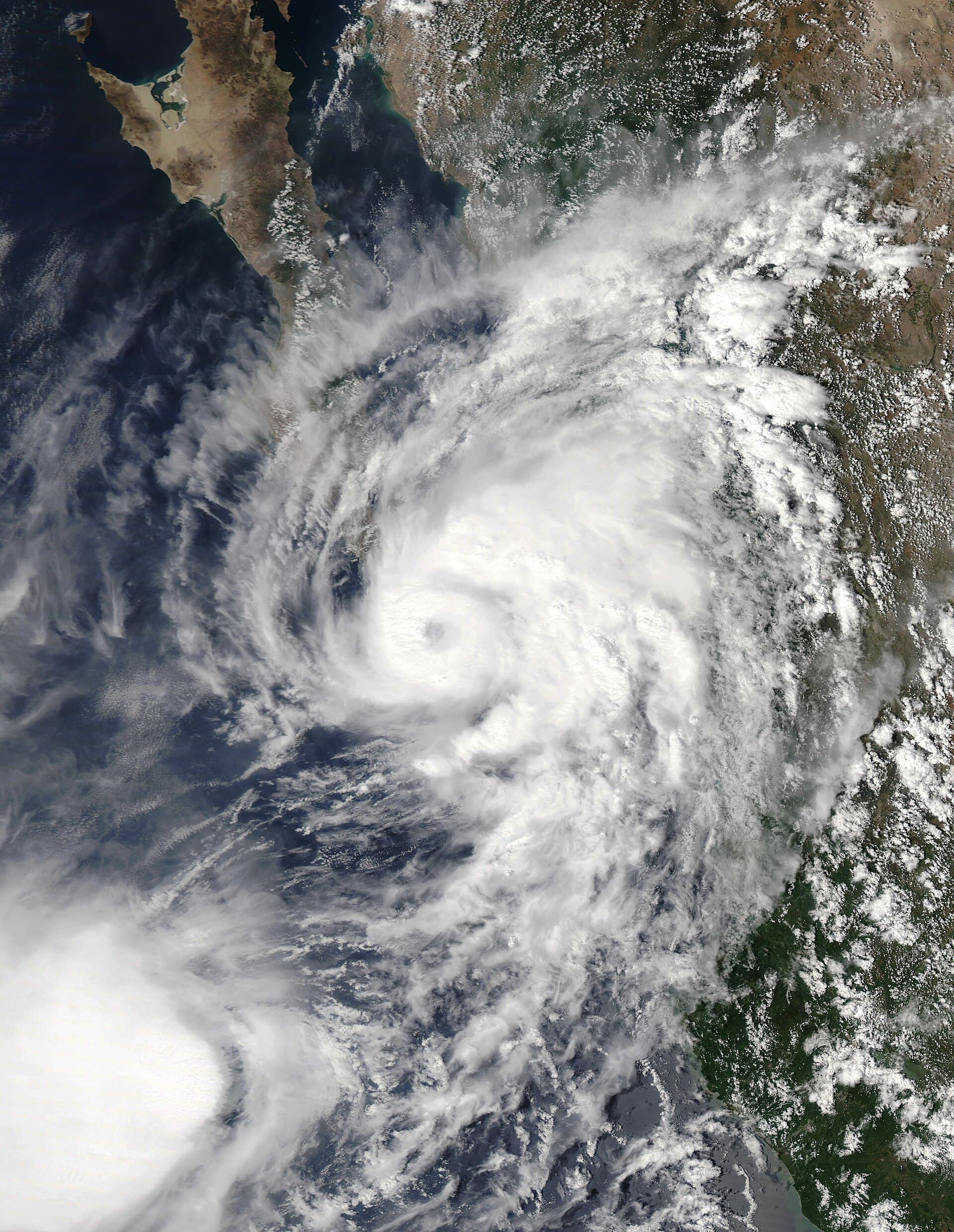 Imagen satelital del huracán Lorena cerca de Baja California Sur en septiembre de 2019.