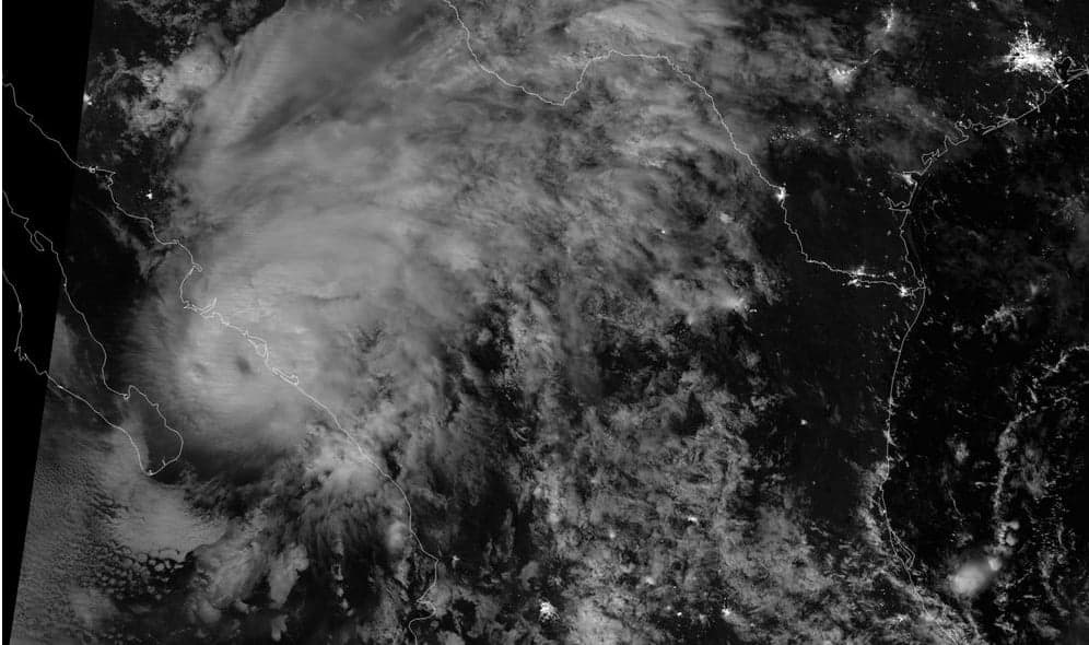 NASA Suomi NPP nighttime image of Hurricane Manuel near Sinaloa at 09:37 UTC on September 19, 2013.